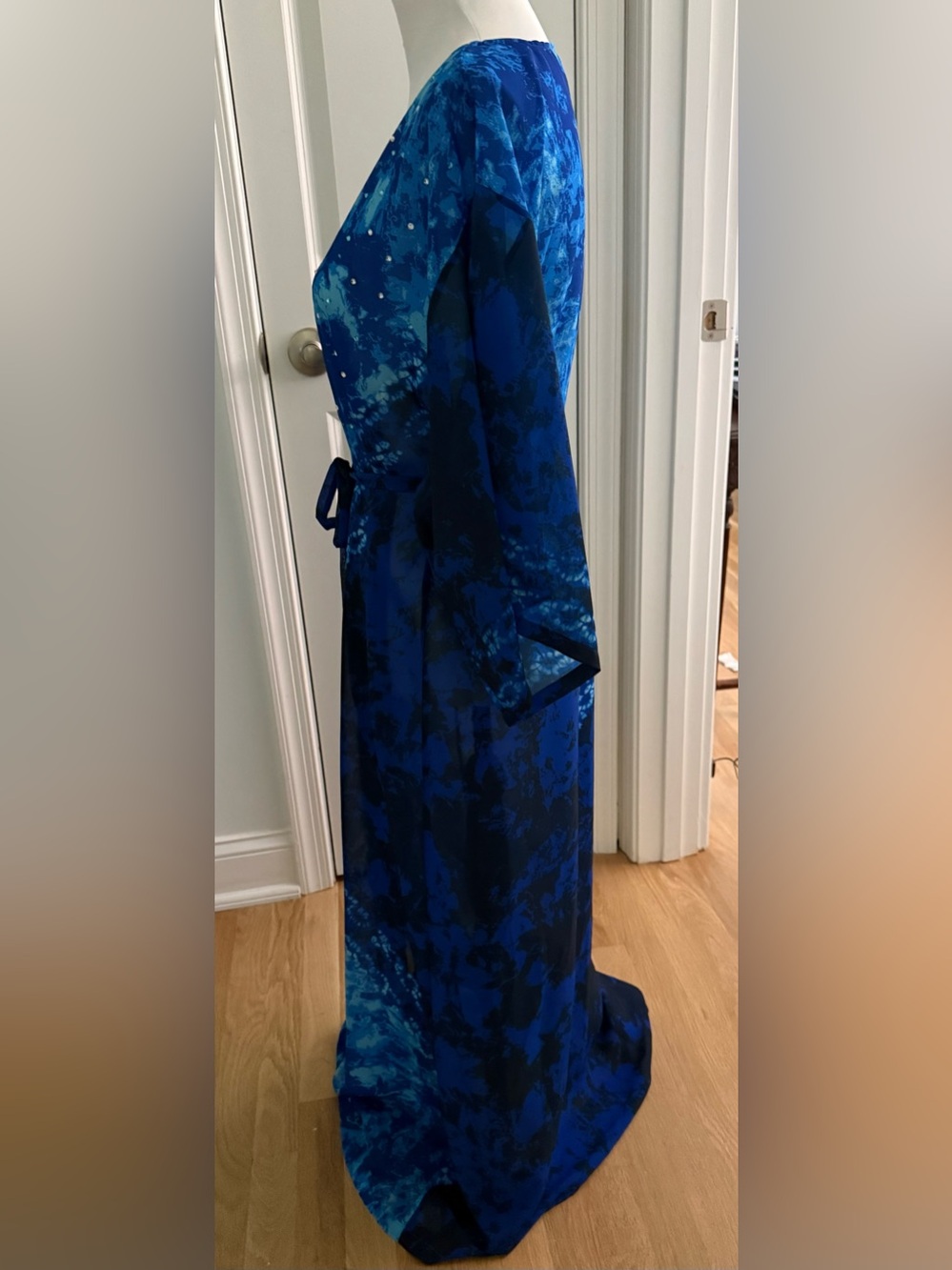 NWOT - Venus Stunning Beach Cover/Robe w/ Rhinestone Detailing - Picture 5 of 9